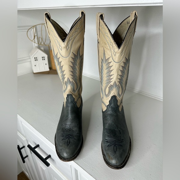 Vintage Tony Lama Cowboy Boots Two-Tone Black & Cream Leather Western Boots 6.5 - Picture 2 of 9